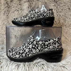 Boc Born Peggy Skull Print Slip On Wedge Comfort Clogs Black White Sz 7M C13033‎